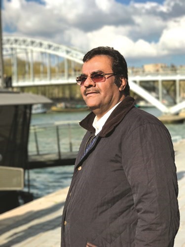 في عاصمة النور ومدينة الجمال الحي