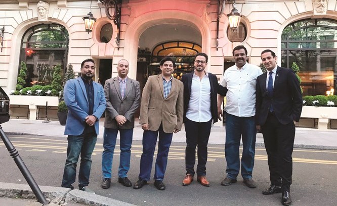 أحمد بن بلال وعلي الفضالة وجان فيتي وزكي زاهد وعبدالرضا العسلاوي وجون جورج﻿