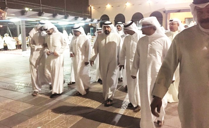 الفهد مستقبلا الشيخ حمد بن خليفة والمهندي في ديوان عزوة﻿