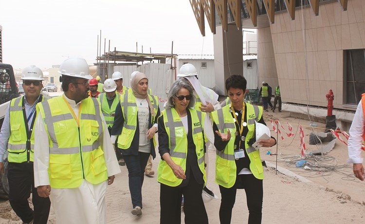 جانب من جولة الشيخة حصة الصباح في مرافق مدينة صباح السالم الجامعية﻿