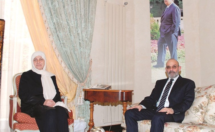 يعقوب الصراف خلال زيارته النائبة بهية الحريري	(محمود الطويل)﻿