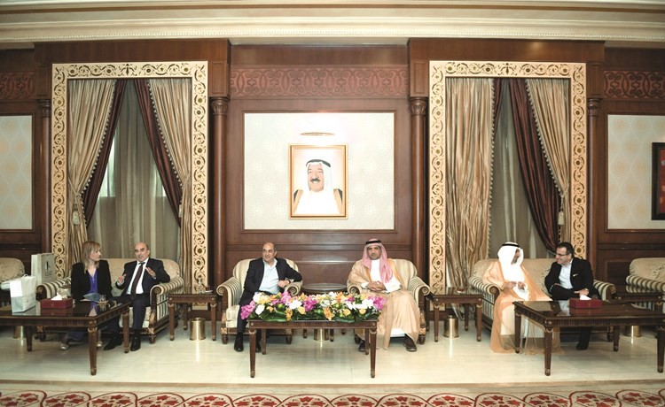 د. عودة الرويعي أثناء توديعه رئيس مجلس النواب في جمهورية قبرص ديميترس سيلوريس والوفد المرافق له﻿