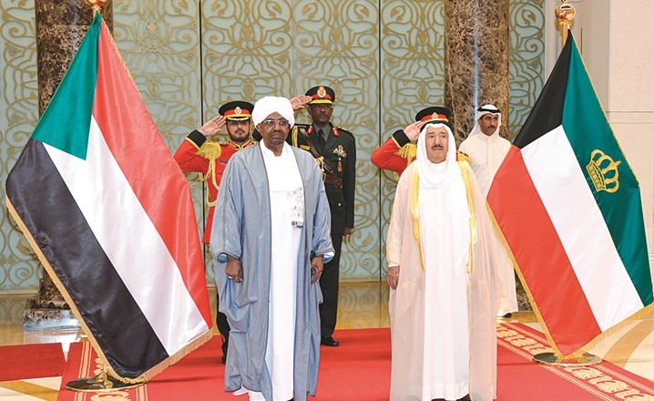 صاحب السمو الأمير الشيخ صباح الأحمد في وداع الرئيس السوداني عمر البشير﻿