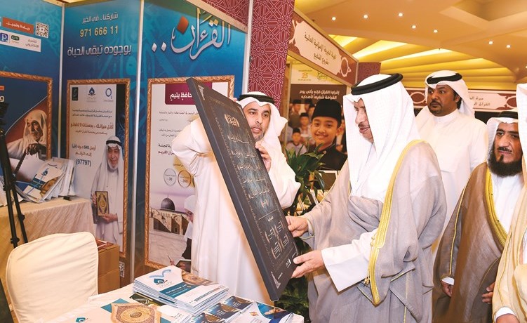جولة لسمو رئيس الوزراء داخل المعرض ﻿