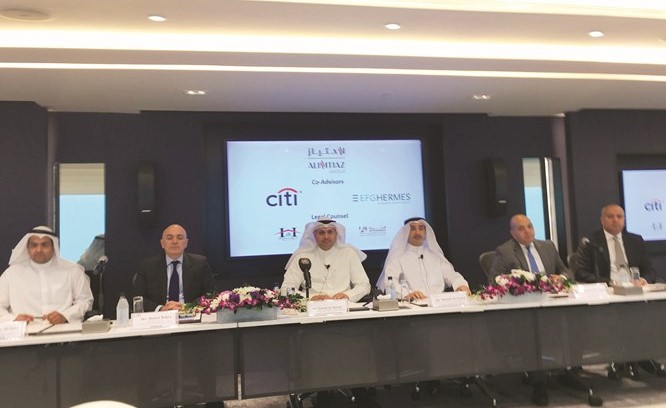 جانب من المؤتمر الصحافي الذي عقدته مجموعة الامتياز للإعلان عن بيع 10% من هيومن سوفت﻿