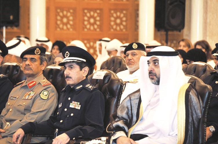 الوزير العبدالله والفريق المكراد خلال حفل التكريم