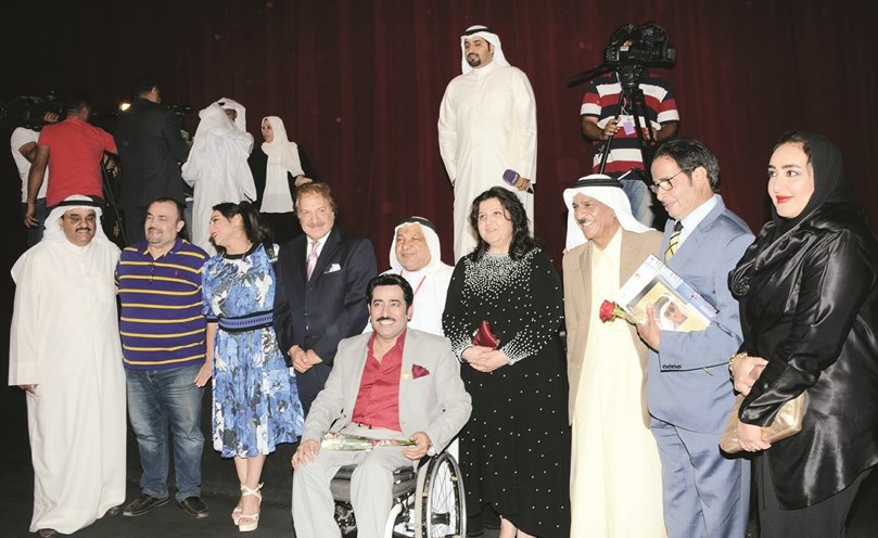شخصية المهرجان مع عبدالكريم العنزي وعبدالعزيز الحداد ونجلاء النقي وزهرة الخرجي وعبدالله العتيبي والزميل ياسر العيلة﻿