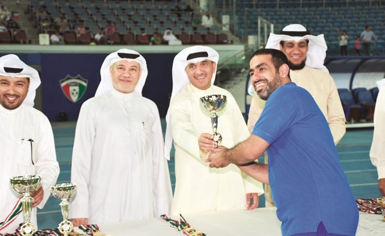 تكريم المشاركين في المهرجان ﻿