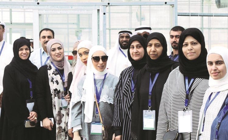  فريق المتابعة في أمانة التخطيط خلال زيارته للمبنى ﻿