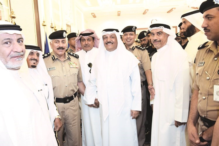 الفريق الدوسري وصورة تجمعة والفريق م. عيد بو صليب على هامش حفل اسقبال المهنئين﻿
