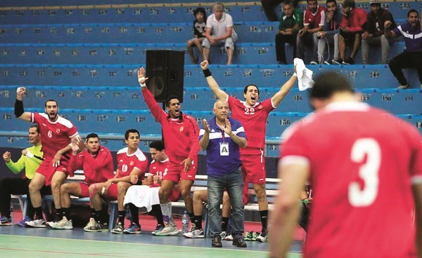 فرحة اللاعبين بالفوز باللقب﻿