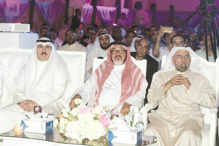 مستشار الإدارة العامة يوسف عبدالرحمن ود.عبدالله الكندري﻿