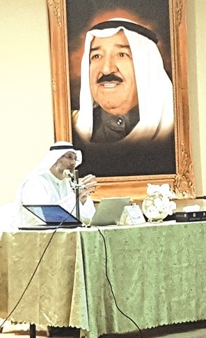  المطوع متحدثا في المحاضرة﻿