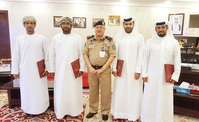 اللواء ركن شهاب الشمري يكرم مشاركين في الدورة﻿