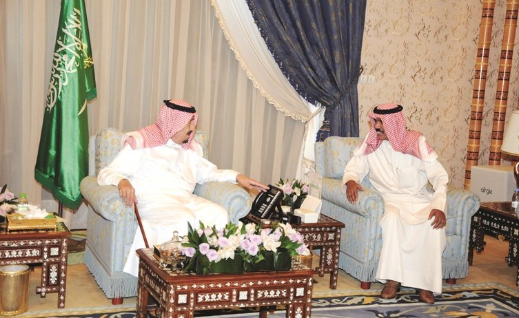 خادم الحرمين الشريفين الملك سلمان بن عبدالعزيز خلال استقباله ممثل صاحب السمو الأمير الشيخ صباح الأحمد سمو ولي العهد الشيخ نواف الأحمد﻿