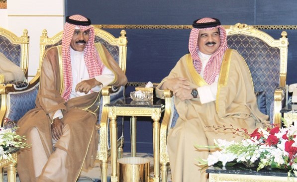 ممثل صاحب السمو خلال اللقاء مع العاهل البحريني الملك حمد بن عيسى آل خليفة ﻿