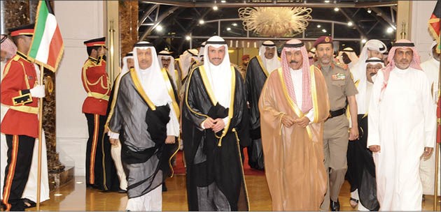 ممثل صاحب السمو الأمير الشيخ صباح الأحمد سمو ولي العهد الشيخ نواف الأحمد لدى وصوله والوفد المرافق لسموه وفي استقباله مرزوق الغانم وسمو الشيخ جابر المبارك