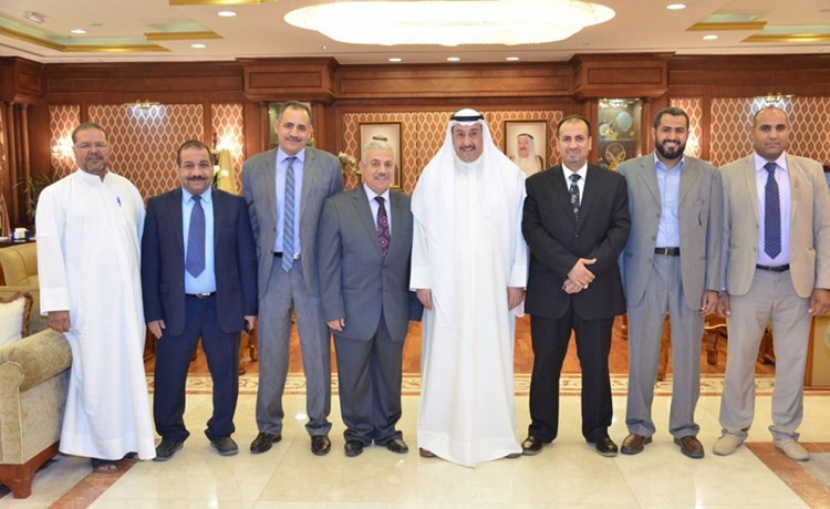 الشيخ فيصل الحمود خلال استقباله أعضاء رابطة سوهاج ﻿