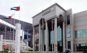 نوم طفل في فراش الزوجية يتسبب في حبس والده في الامارات