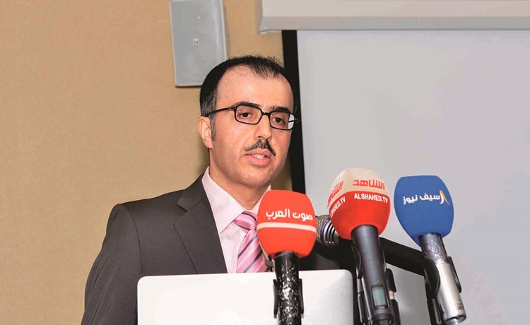 د.مشعل ابو الملح متحدثا ﻿