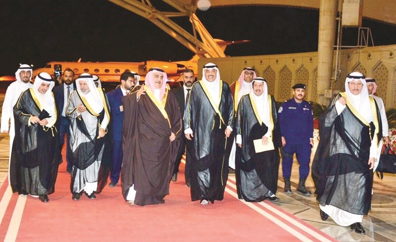  ﻿النائب الأول لرئيس مجلس الوزراء ووزير الخارجية الشيخ صباح الخالد مستقبلا نظيره البحريني الشيخ خالد بن أحمد آل خليفة ﻿