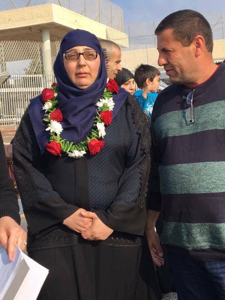 الإفراج عن عميدة الأسيرات الفلسطينيات لينا الجربوني بعد اعتقال دام 15 عاماً في سجون الاحتلال