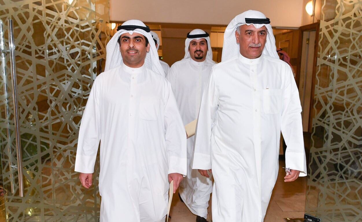 النائبان شعيب المويزري ورياض العدساني يقدمان استجوابا لرئيس الوزراء