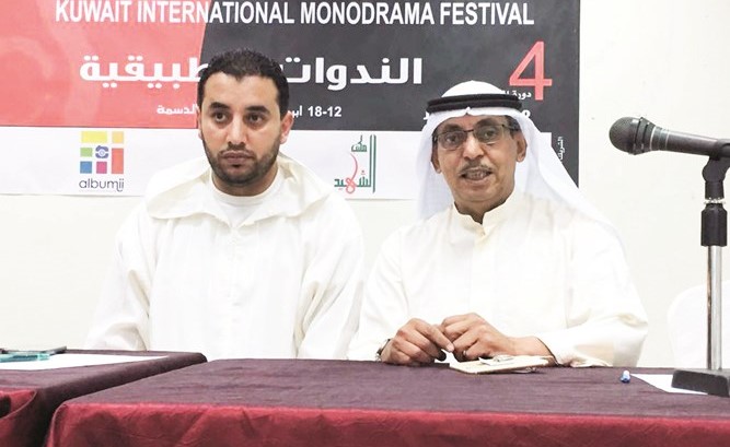 جمال اللهو والفنان الليبي أكرم عبدالسميع أثناء المؤتمر﻿