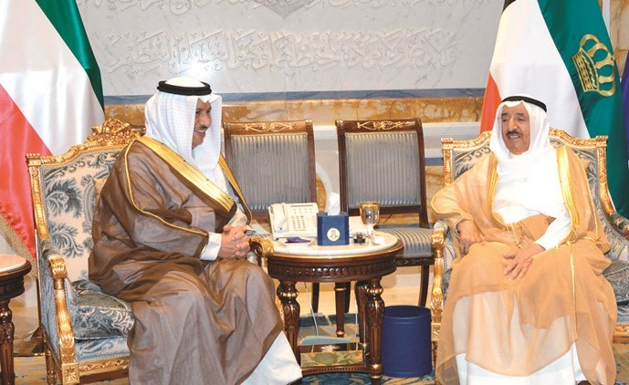 صاحب السمو الأمير الشيخ صباح الأحمد مستقبلا سمو الشيخ جابر المبارك﻿