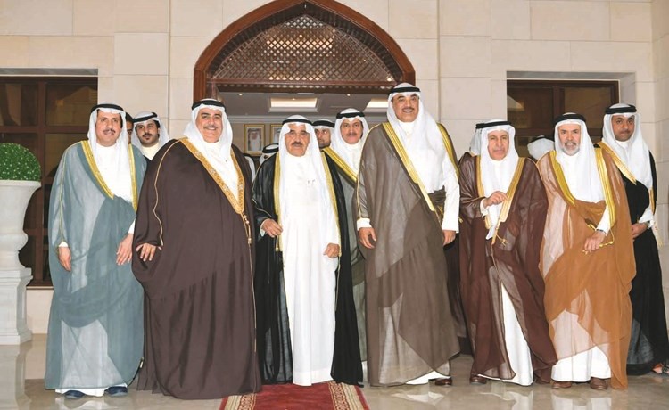 الشيخ فيصل السعود والشيخ صباح الخالد والشيخ خالد بن احمد آل خليفة والسفير الشيخ عزام الصباح والسفير البحريني الشيخ خليفة بن حمد آل خليفة والسفير السعودي د. عبدالعزيز الفايز والسفير ضاري العجران خلال افتتاح مبنى السفارة				(قاسم باشا)﻿