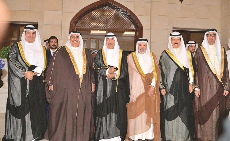 الشيخ جابر العبدالله والشيخ خالد بن احمد آل خليفة والسفير البحريني الشيخ خليفة بن حمد آل خليفة والشيخ أحمد جابر العبدالله والشيخ مشعل جابر العبدالله ﻿