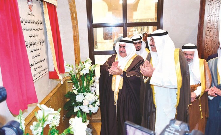 الشيخ صباح الخالد والشيخ خالد بن احمد آل خليفةخلال ازاحة الستار	﻿