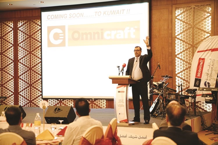 شام براساد المدير الإقليمي لتخطيط المنتجات لدى فورد الشرق الأوسط أثناء عرض المنتجات الجديدة﻿