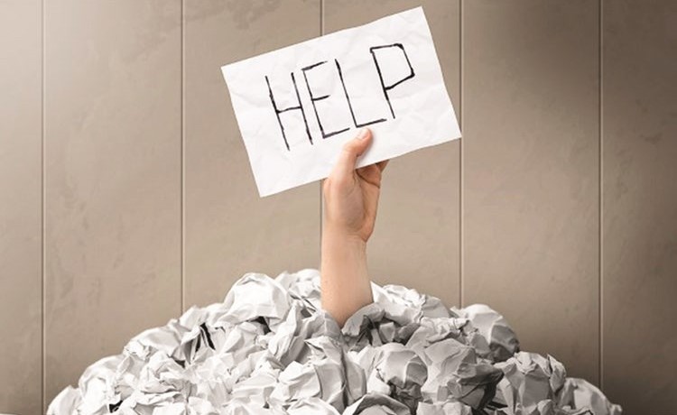 أكثر من نصف المهنيين بالكويت غير راضين عن رواتبهم