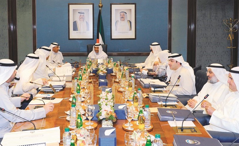 سمو رئيس الوزراء الشيخ جابر المبارك مترئسا اجتماع مجلس الوزراء ﻿