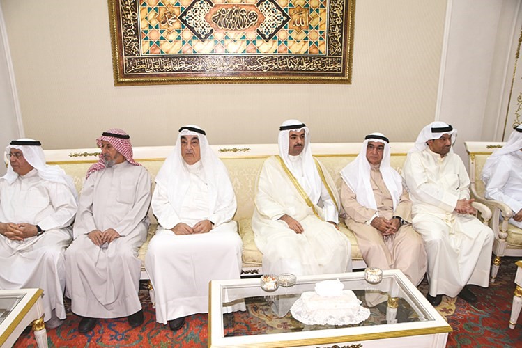 علي الراشد متوسطا عددا من الحضور﻿