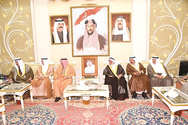 سمو الشيخ ناصر المحمد والشيخ د.سالم الجابر ود.إسماعيل الشطي والشيخ د.إبراهيم الدعيج وحمود الرومي ود. محمد البصيري﻿
