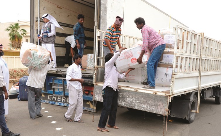 جانب من الحملة العاجلة التي أطلقتها جمعية السلام للأعمال الإنسانية والخيرية الكويتية لدعم الشعبين الشقيقين في اليمن وسورية﻿