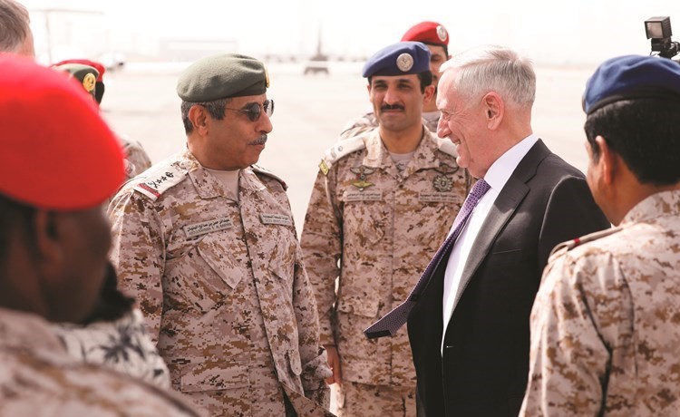 رئيس هيئة الأركان العامة في القوات المسلحة السعودية يستقبل وزير الدفاع الاميركي لدى وصوله إلى قاعدة الملك سلمان الجوية بالرياض	(أ.پ)