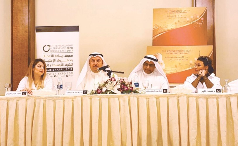 وضحة اللهو وفارس العنزي وبدر المبارك وخلود العبدالرزاق خلال المؤتمر ﻿