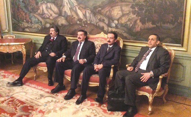 خالد الجارالله مترئسا الوفد الكويتي خلال المحادثات في موسكو﻿