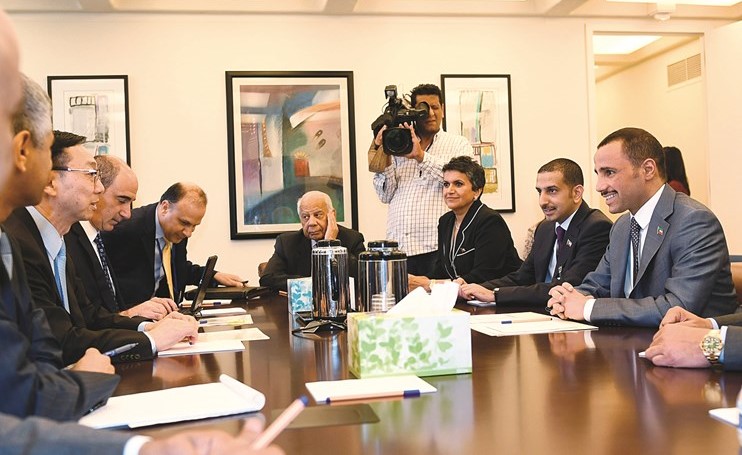 الغانم والوفد المرافق لدى اجتماعهم مع نائب رئيس صندوق النقد الدولي تاو زانك أمس﻿