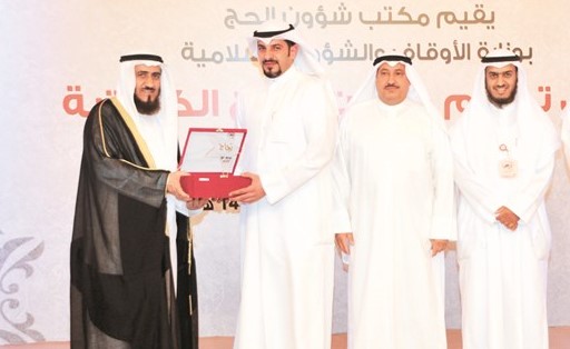 عمادي مكرما أحد أصحاب حملات الحج﻿
