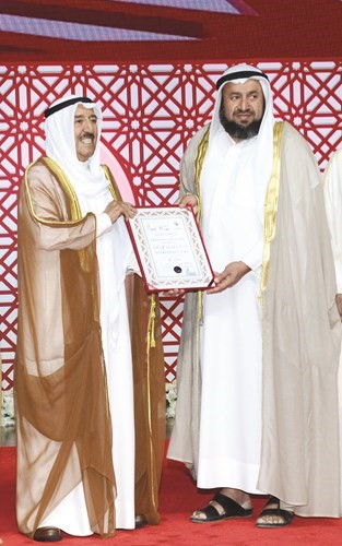 تكريم أحد المشاركين﻿