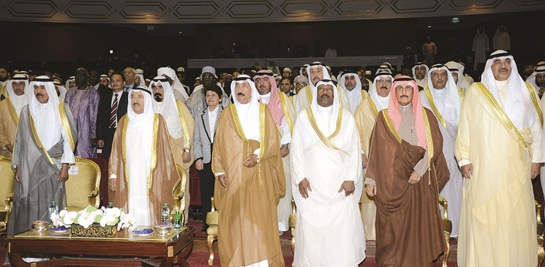 صاحب السمو الأمير الشيخ صباح الأحمد وسمو ولي العهد الشيخ نواف الأحمد والشيخ جابر العبدالله والشيخ علي العبدالله والشيخ د.إبراهيم الدعيج والشيخ صباح الخالد﻿