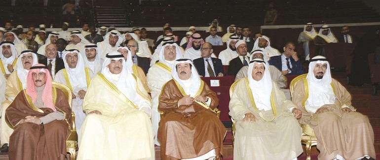 الشيخ د. إبراهيم الدعيج والشيخ صباح الخالد والشيخ د. سالم الجابر والشيخ دعيج الخليفة والشيخ علي الجابر﻿