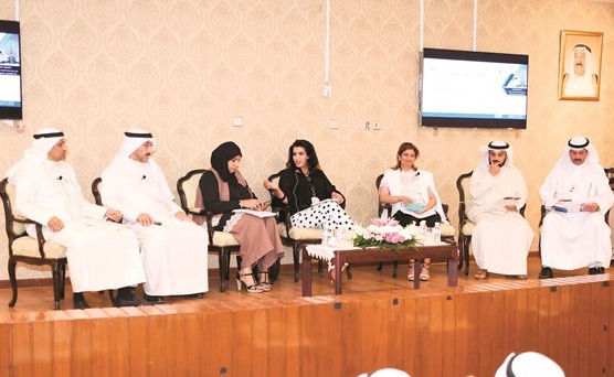 المتحدثون خلال الندوة ﻿