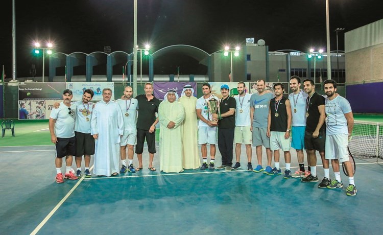 لاعبو السن العام مع الغريب ﻿