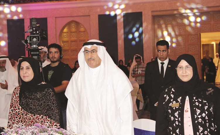 د.محمد الفارس وفاطمة الكندري وبدرية الخالدي في مقدمة الحضور﻿