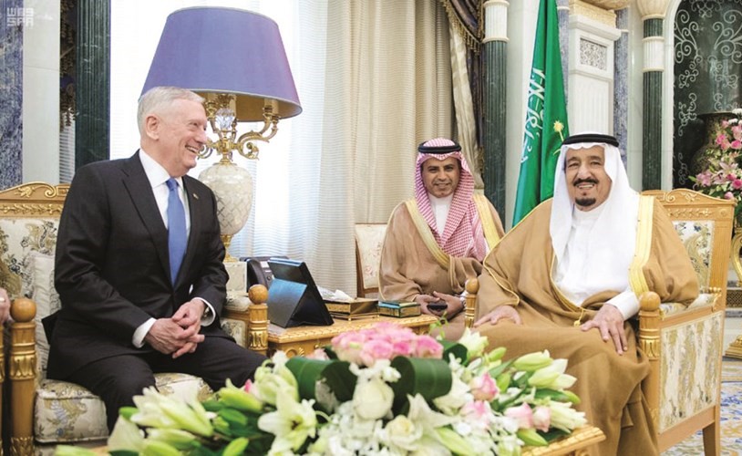 خادم الحرمين الشريفين الملك سلمان بن عبدالعزيز خلال استقباله وزير الدفاع الأميركي جيمس ماتيس(واس)﻿